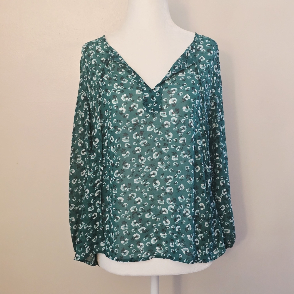 Fun 2 Fun Women's Medium Green Floral Patterned Blouse